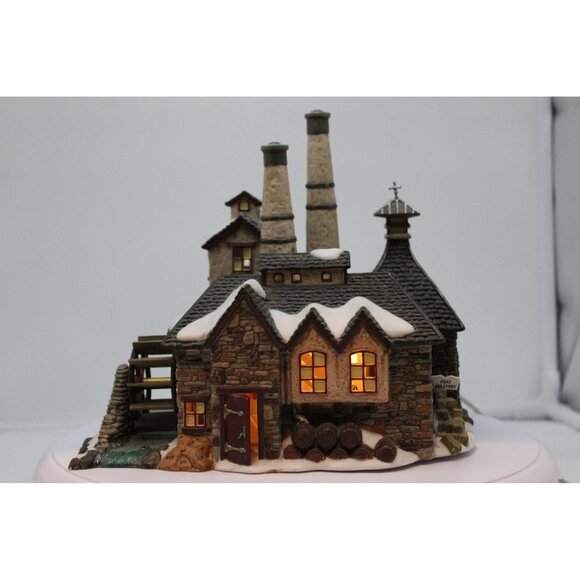 Dept 56 Dickens Village - London Gin Distillery - Picture 1 of 9